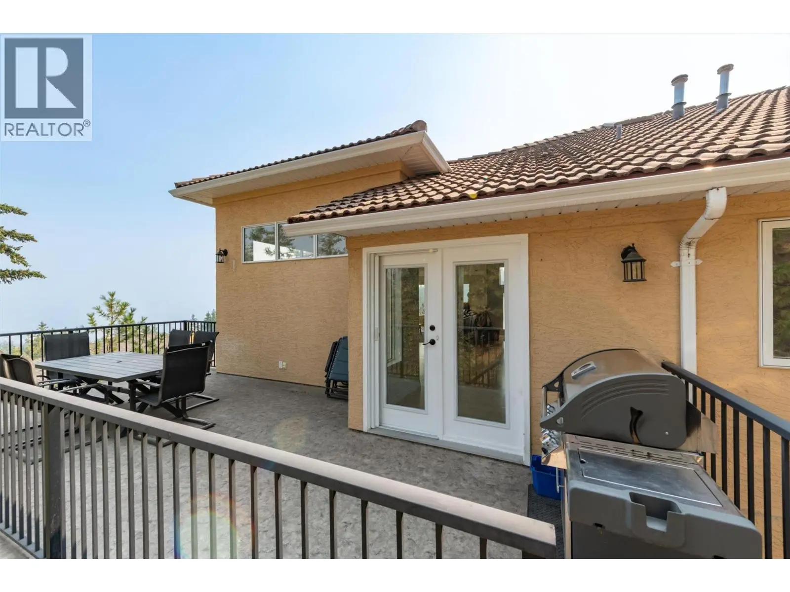 2296 Lillooet Crescent. Kelowna, British Columbia