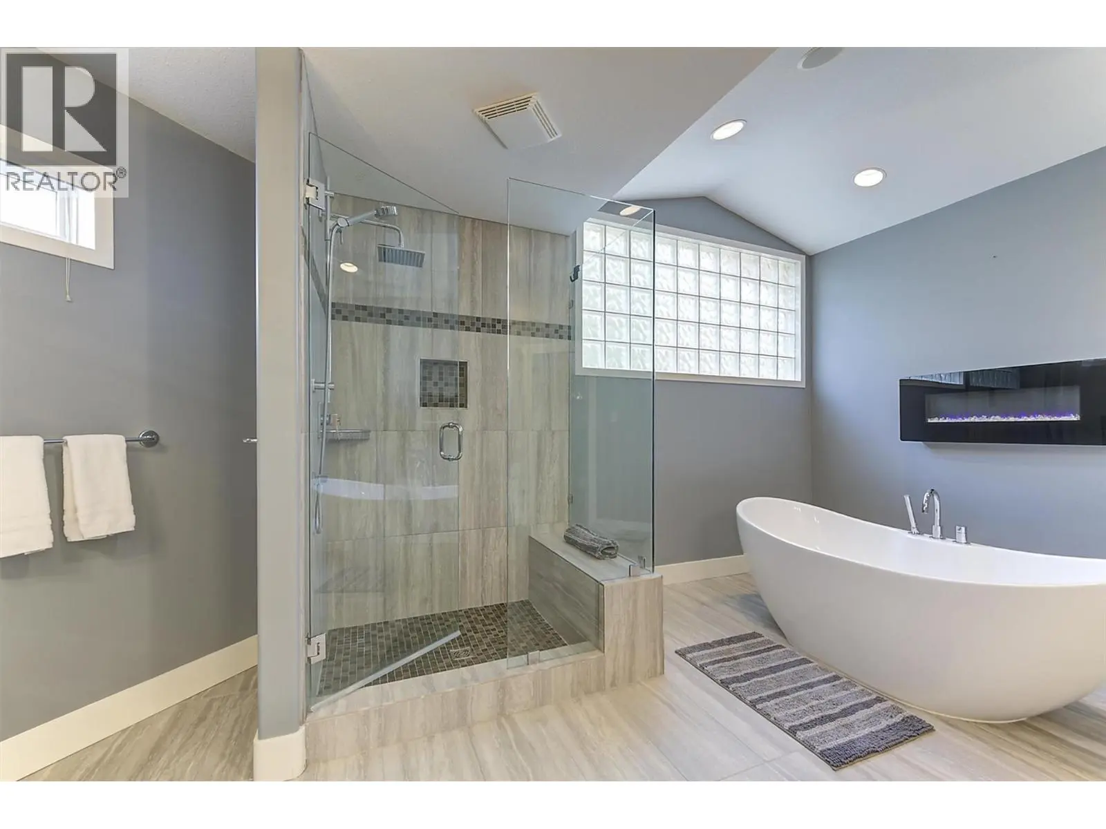 2296 Lillooet Crescent. Kelowna, British Columbia