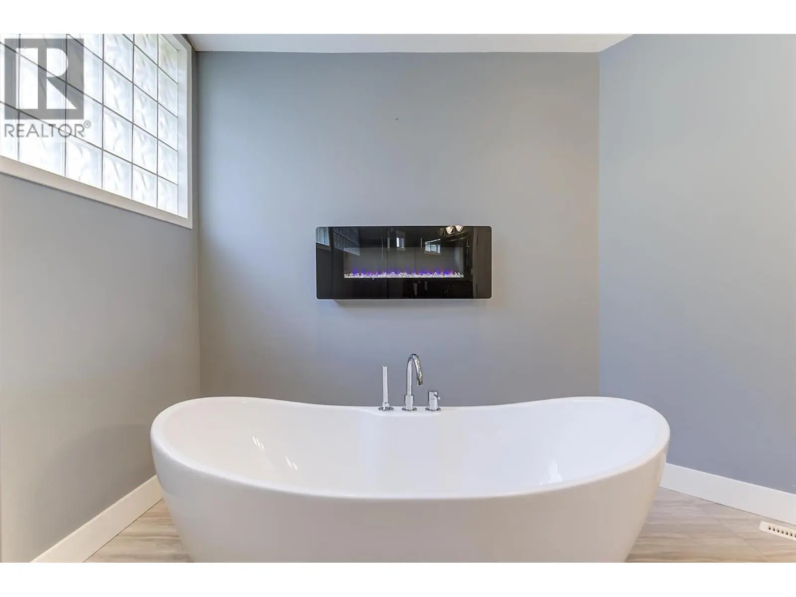 2296 Lillooet Crescent. Kelowna, British Columbia