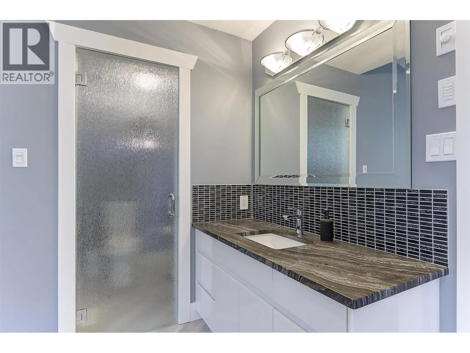 2296 Lillooet Crescent. Kelowna, British Columbia