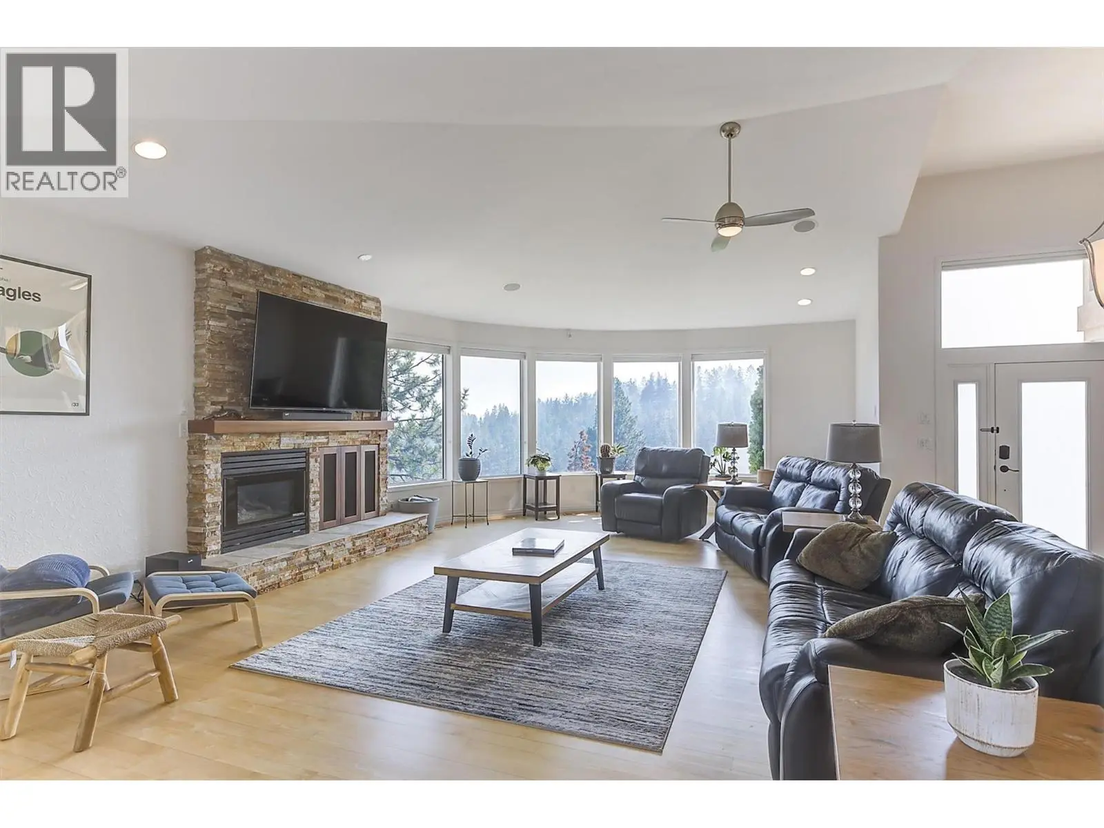 2296 Lillooet Crescent. Kelowna, British Columbia