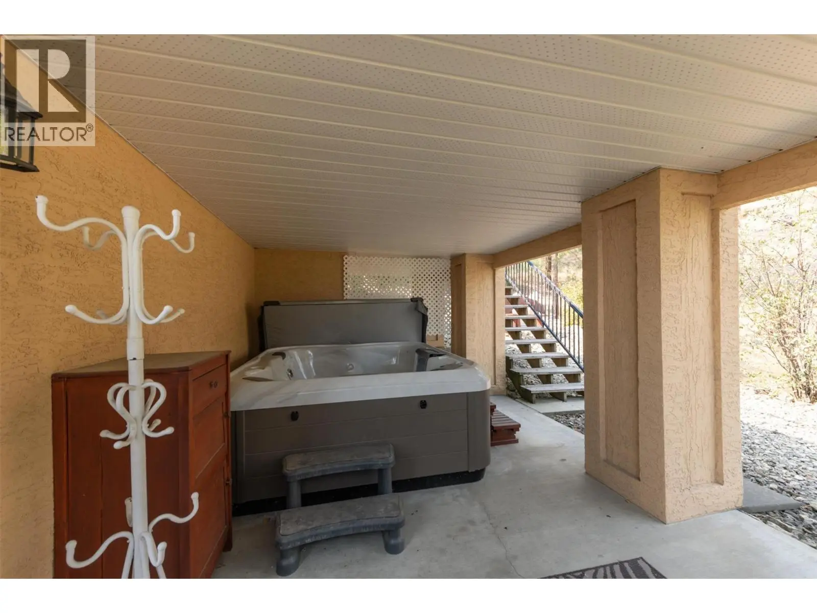 2296 Lillooet Crescent. Kelowna, British Columbia