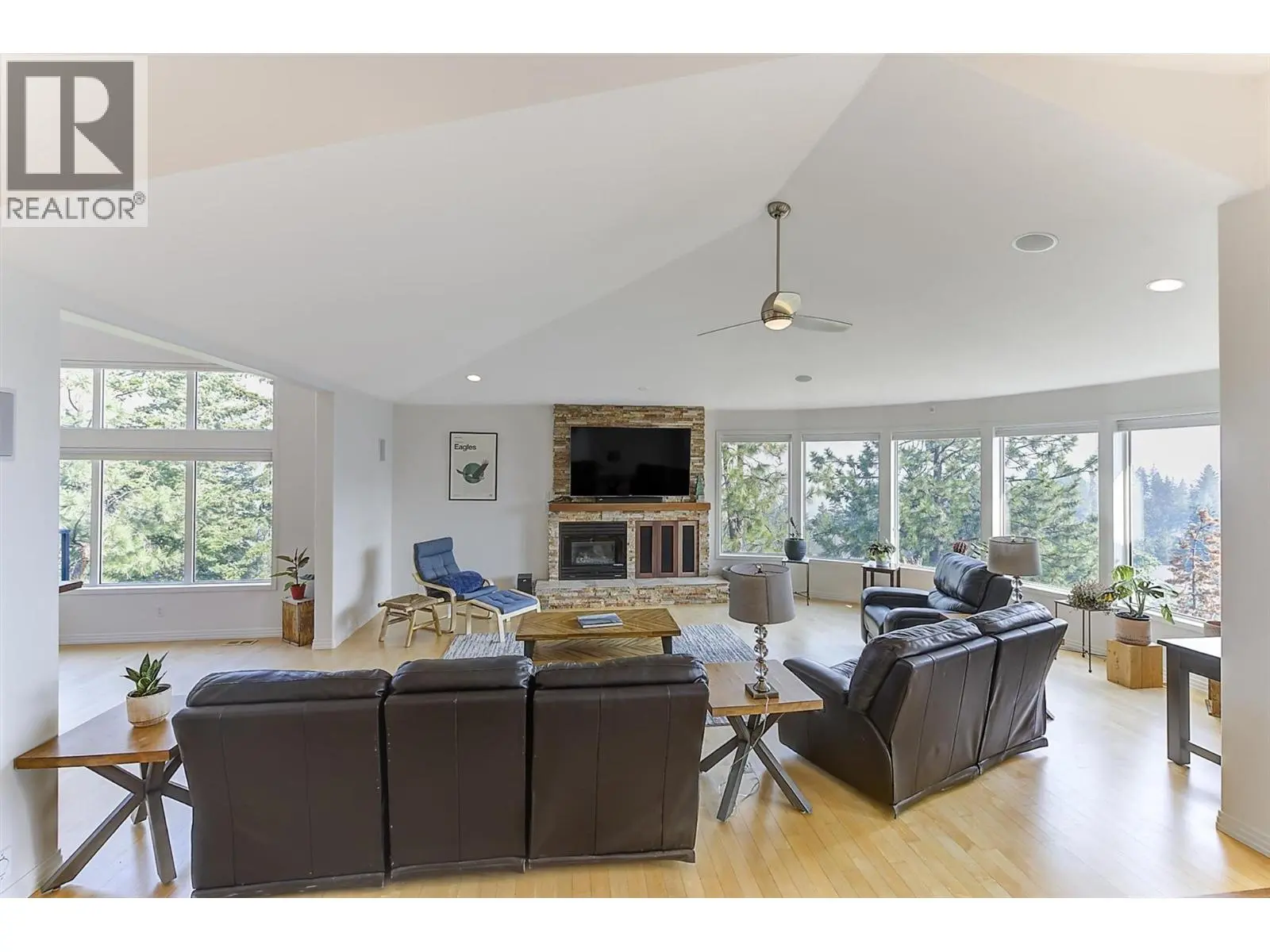 2296 Lillooet Crescent. Kelowna, British Columbia