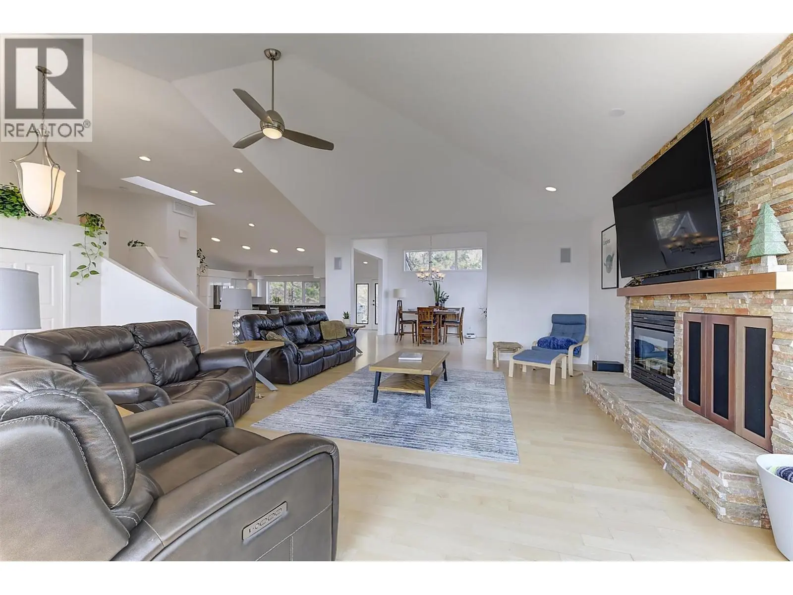 2296 Lillooet Crescent. Kelowna, British Columbia