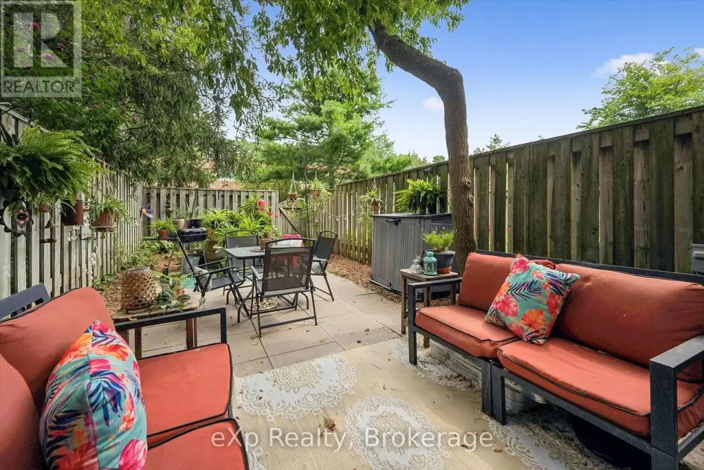 16 - 383 Edinburgh Road S, Guelph (Dovercliffe Park/Old University)