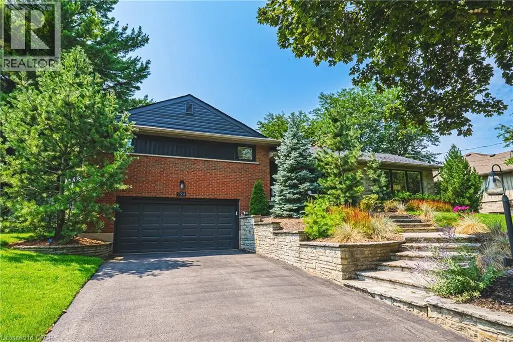 794 Falcon Boulevard, Burlington