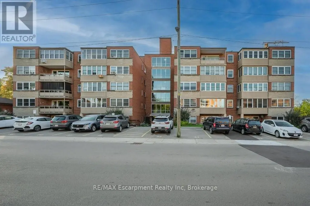201 - 9 Grant Boulevard, Hamilton (Dundas)