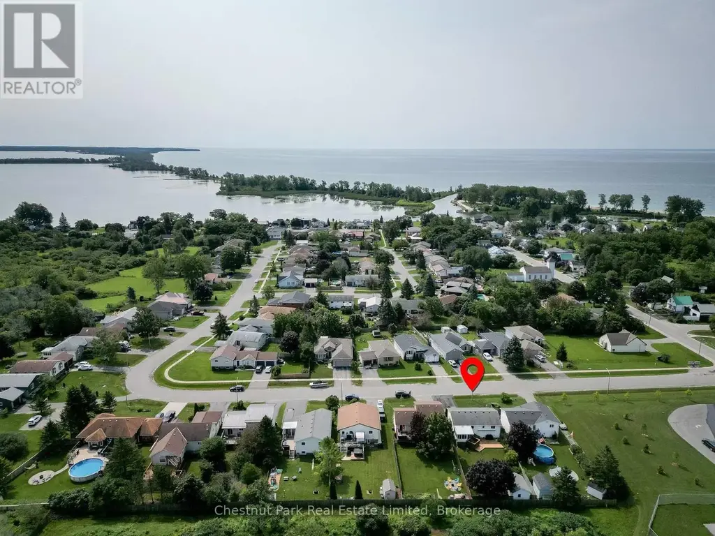 4 First Avenue, Prince Edward County (Wellington Ward)