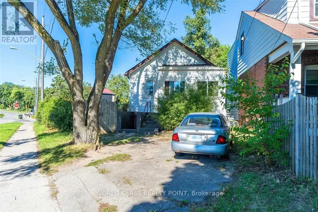 1 Mcintosh Street, Toronto (Birchcliffe-Cliffside)