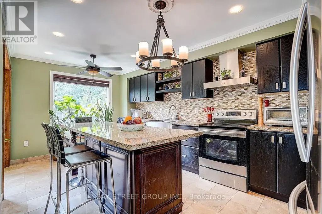 304 Charlton Avenue, Vaughan (Brownridge)