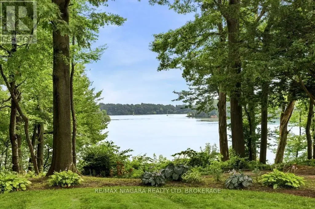 45 Port Master Drive, St. Catharines (Martindale Pond)