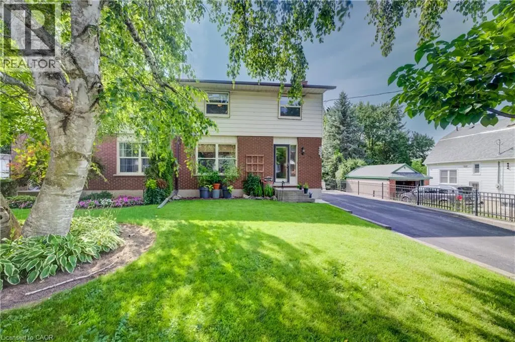 124 Queensway Drive, St. Jacobs