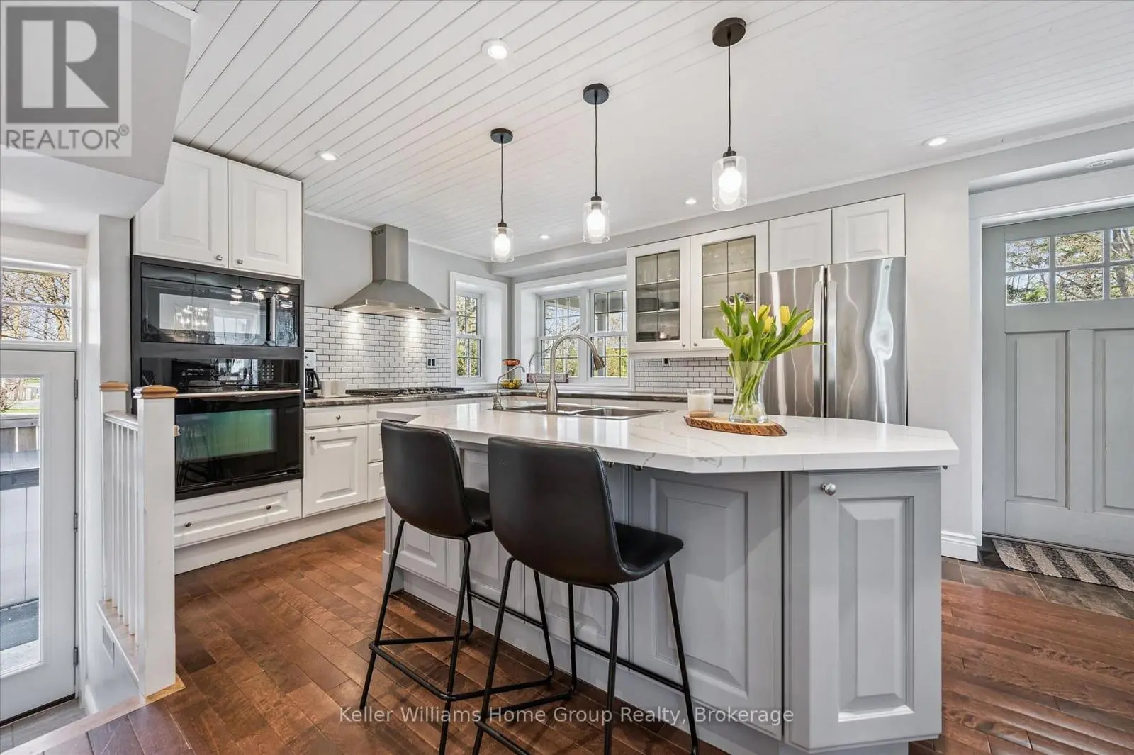 3 Dundas Street W, Erin