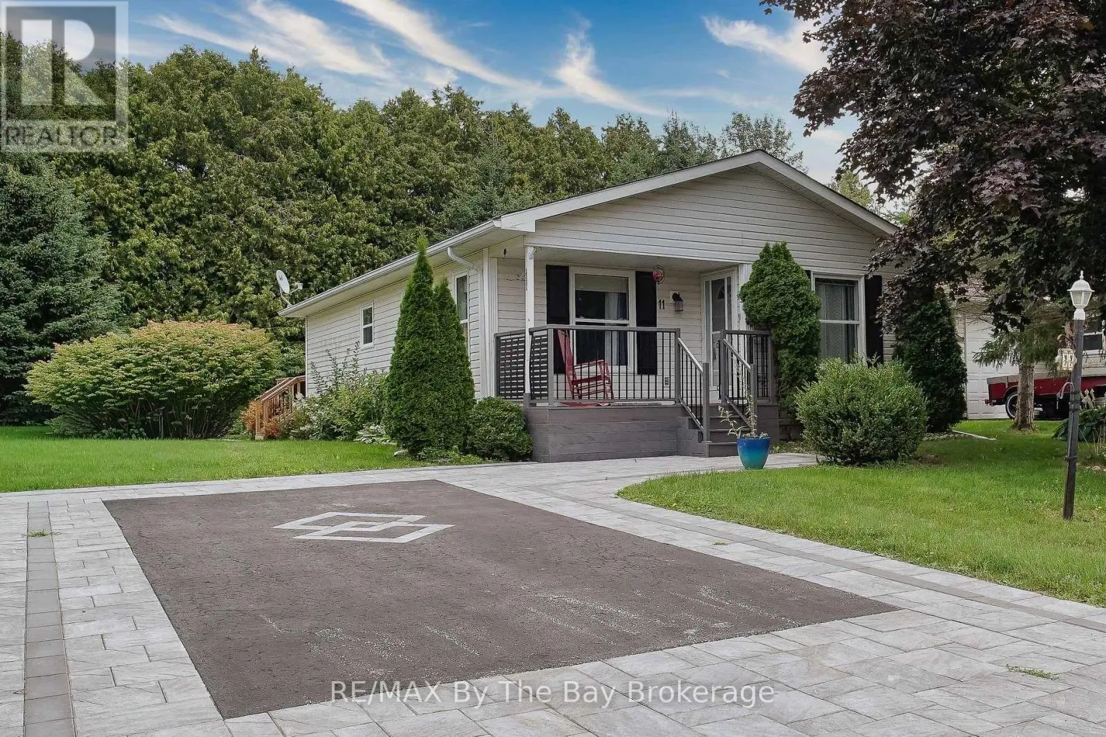 11 Indiana Avenue, Wasaga Beach
