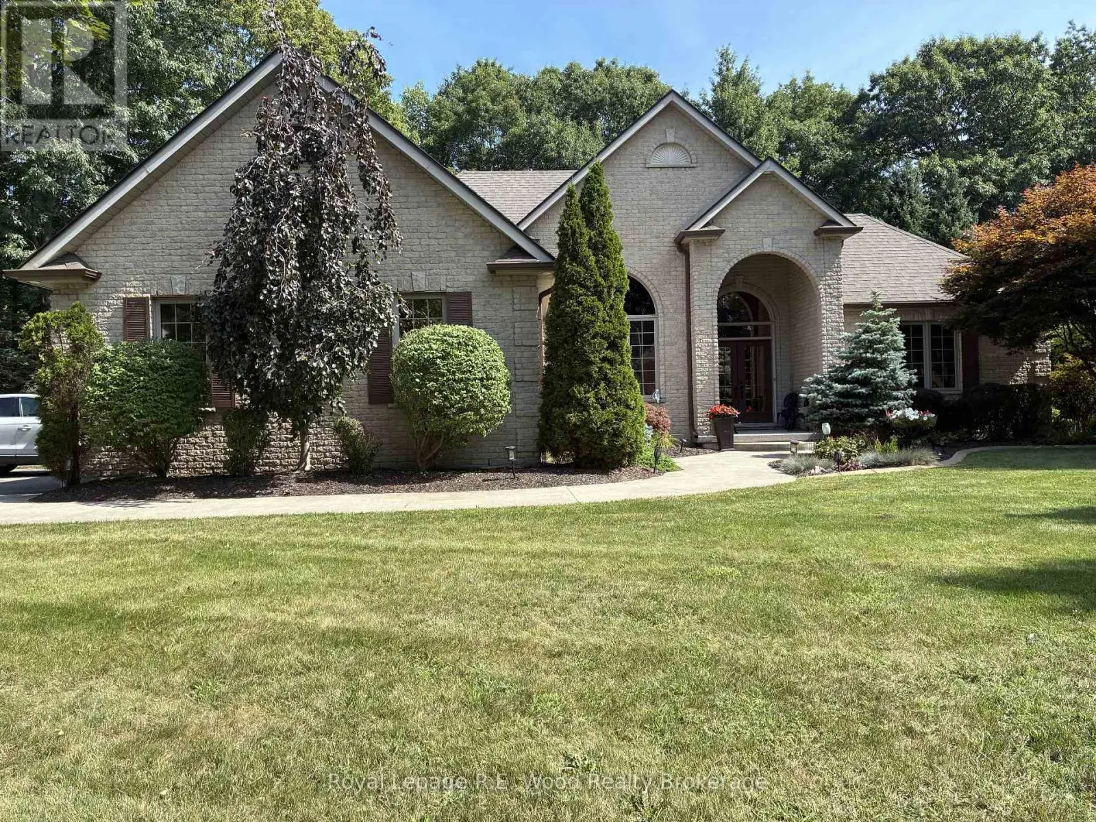 2 Whispering Pine Lane, Tillsonburg