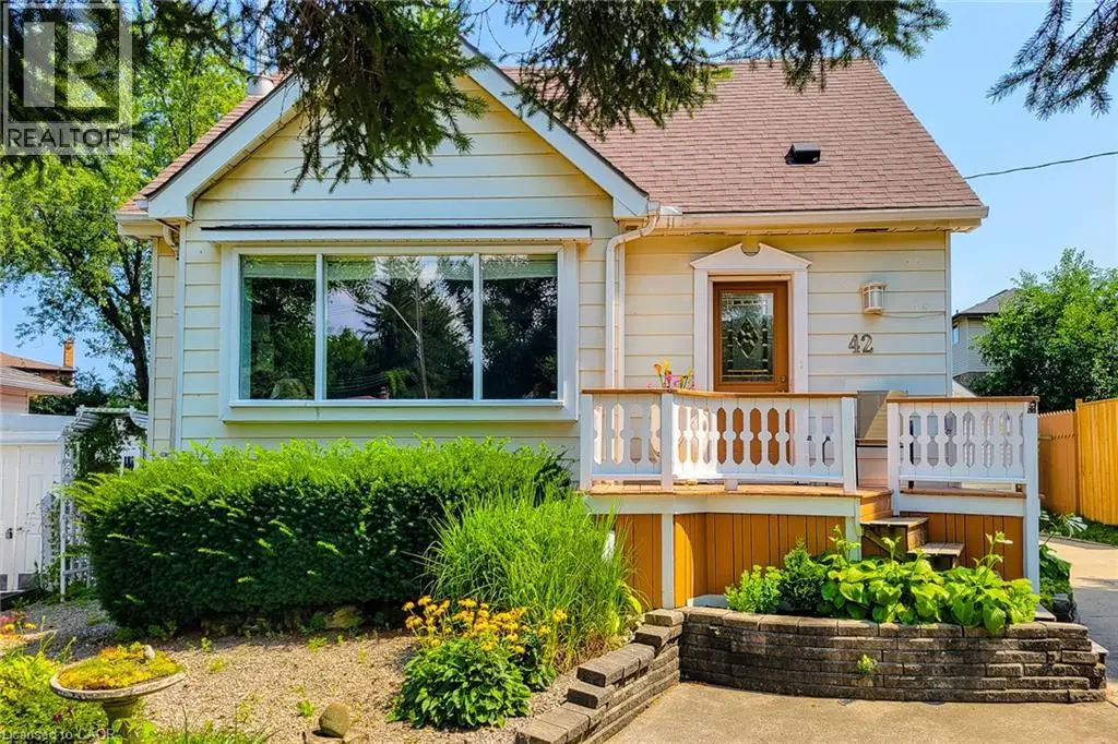 42 Lake Avenue N, Hamilton