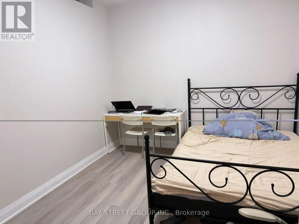 16 Queen Magdalene Place, Toronto (Hillcrest Village)