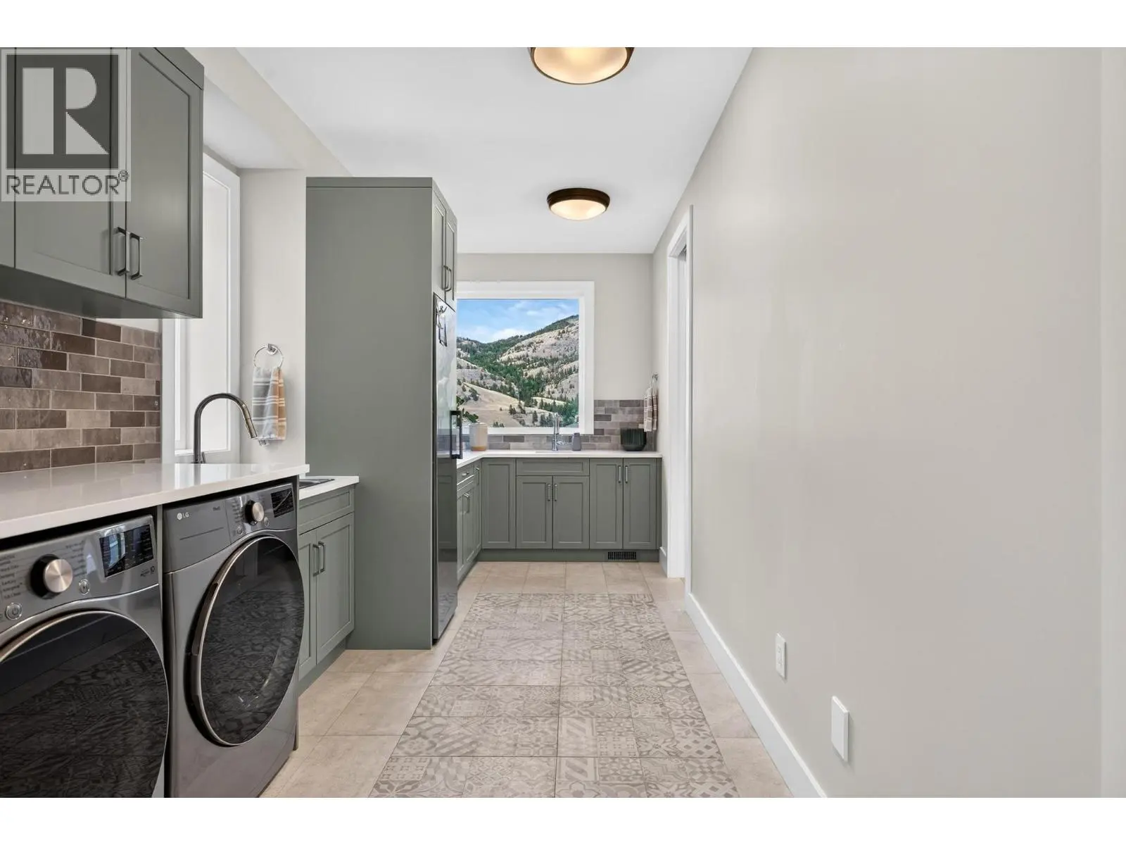 887 Loseth Drive. Kelowna, British Columbia