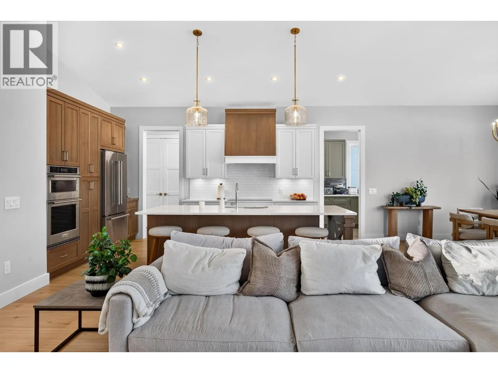 887 Loseth Drive. Kelowna, British Columbia