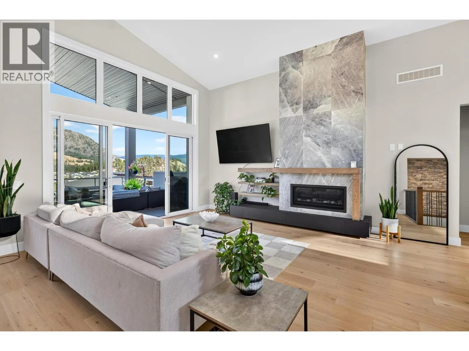887 Loseth Drive. Kelowna, British Columbia