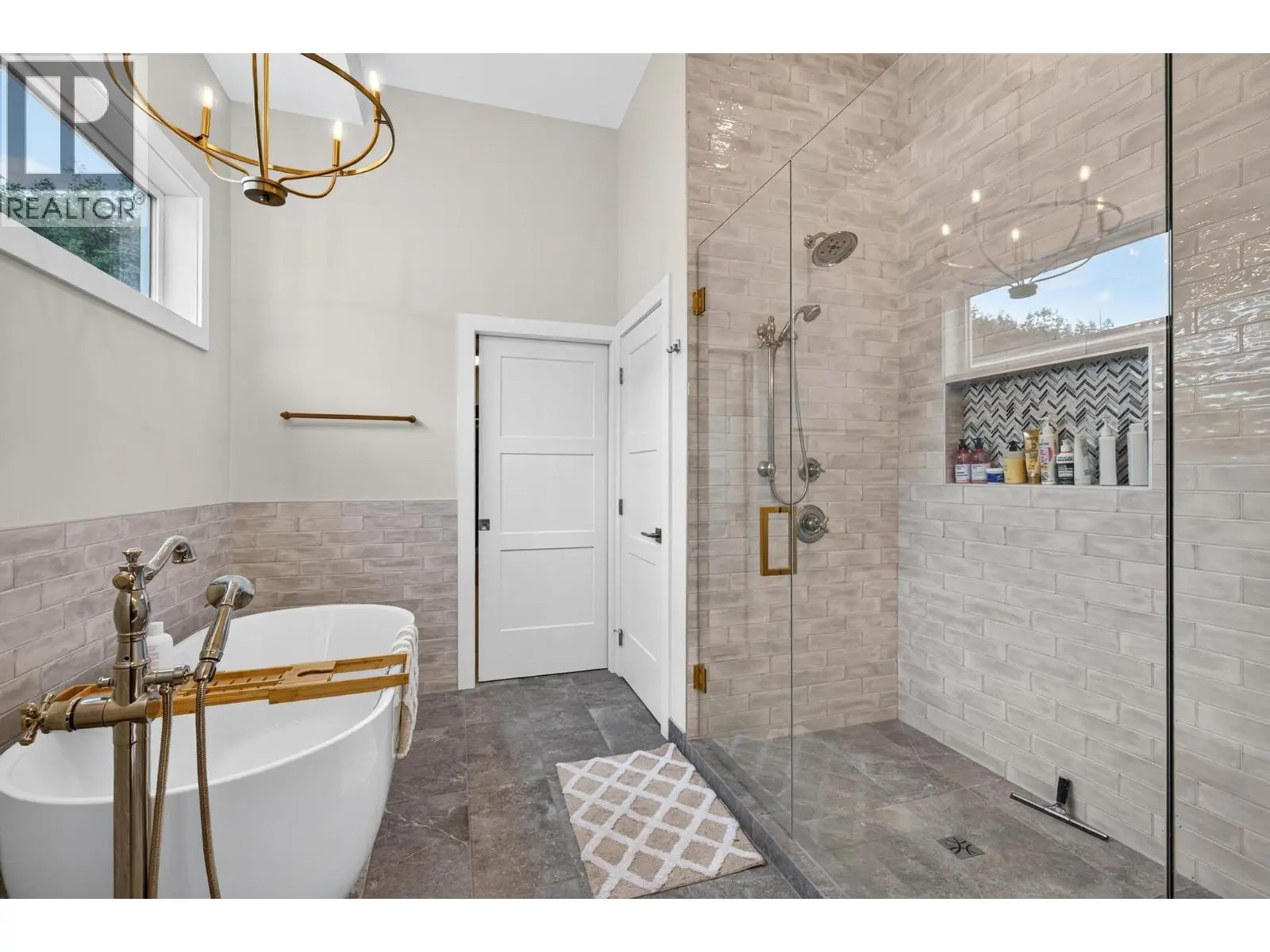 887 Loseth Drive. Kelowna, British Columbia