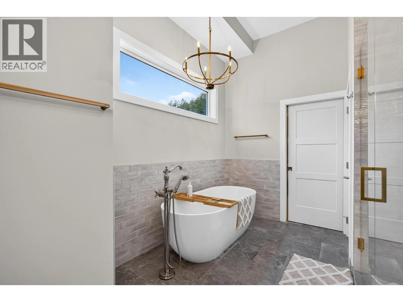 887 Loseth Drive. Kelowna, British Columbia