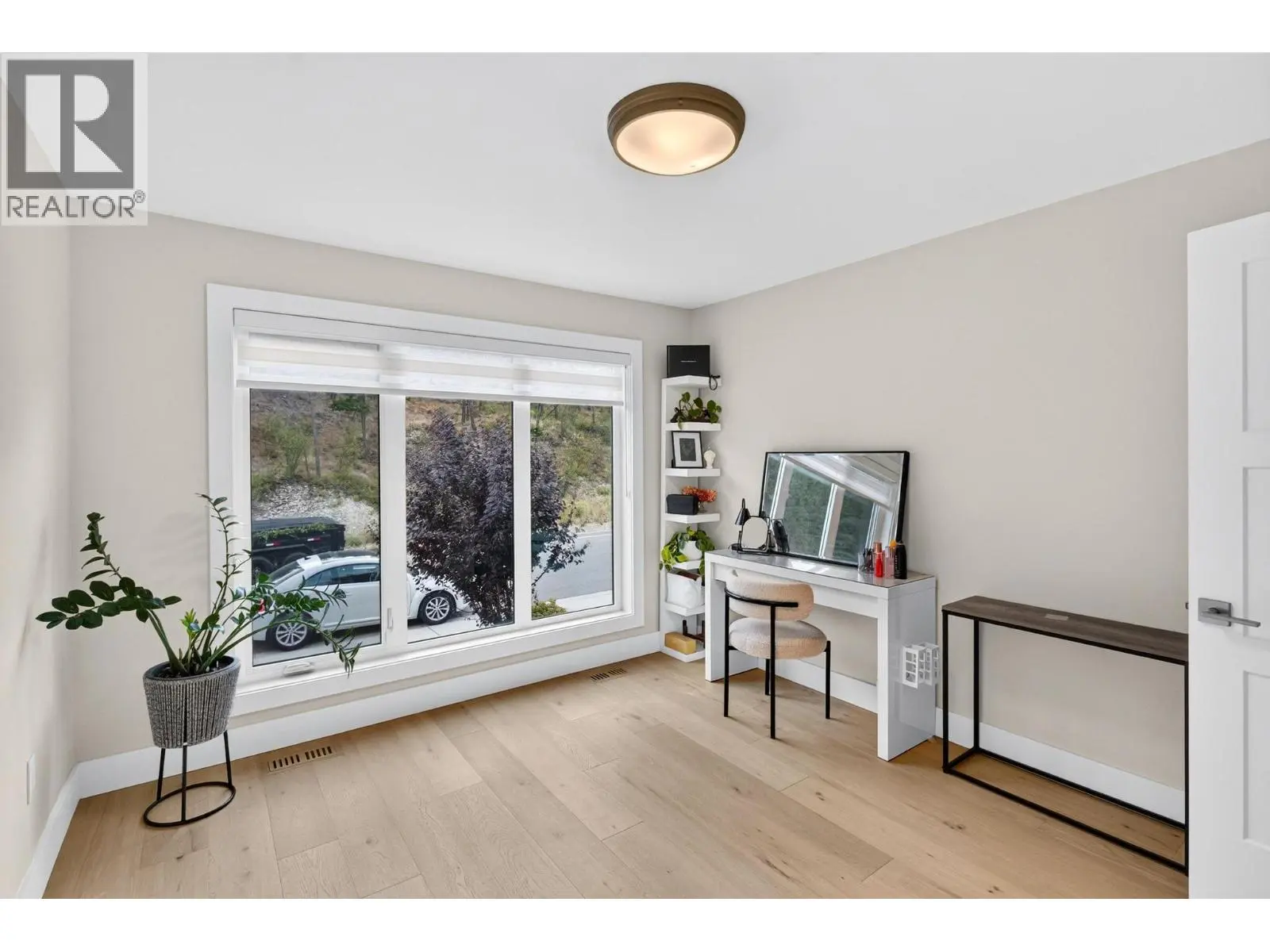 887 Loseth Drive. Kelowna, British Columbia