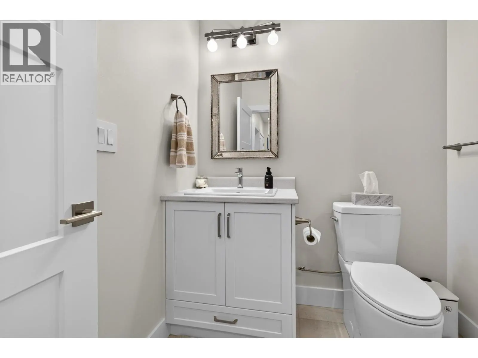 887 Loseth Drive. Kelowna, British Columbia