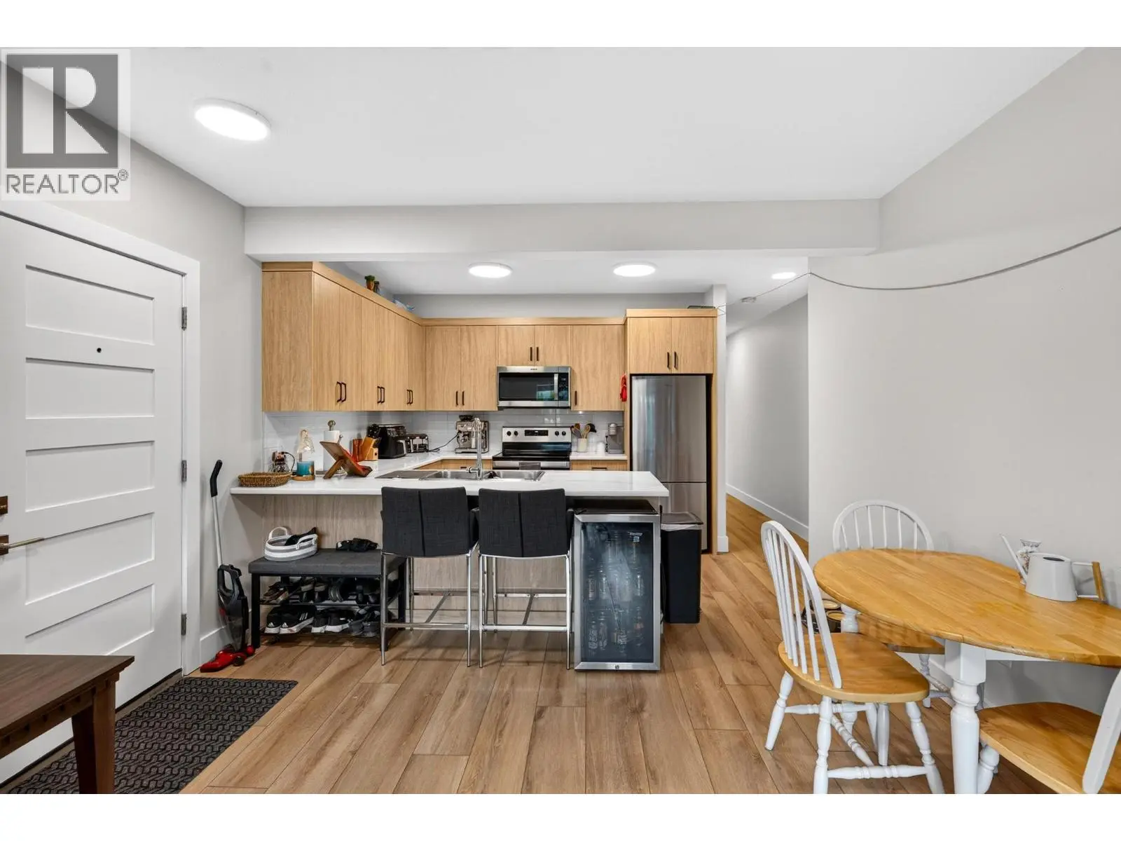 887 Loseth Drive. Kelowna, British Columbia
