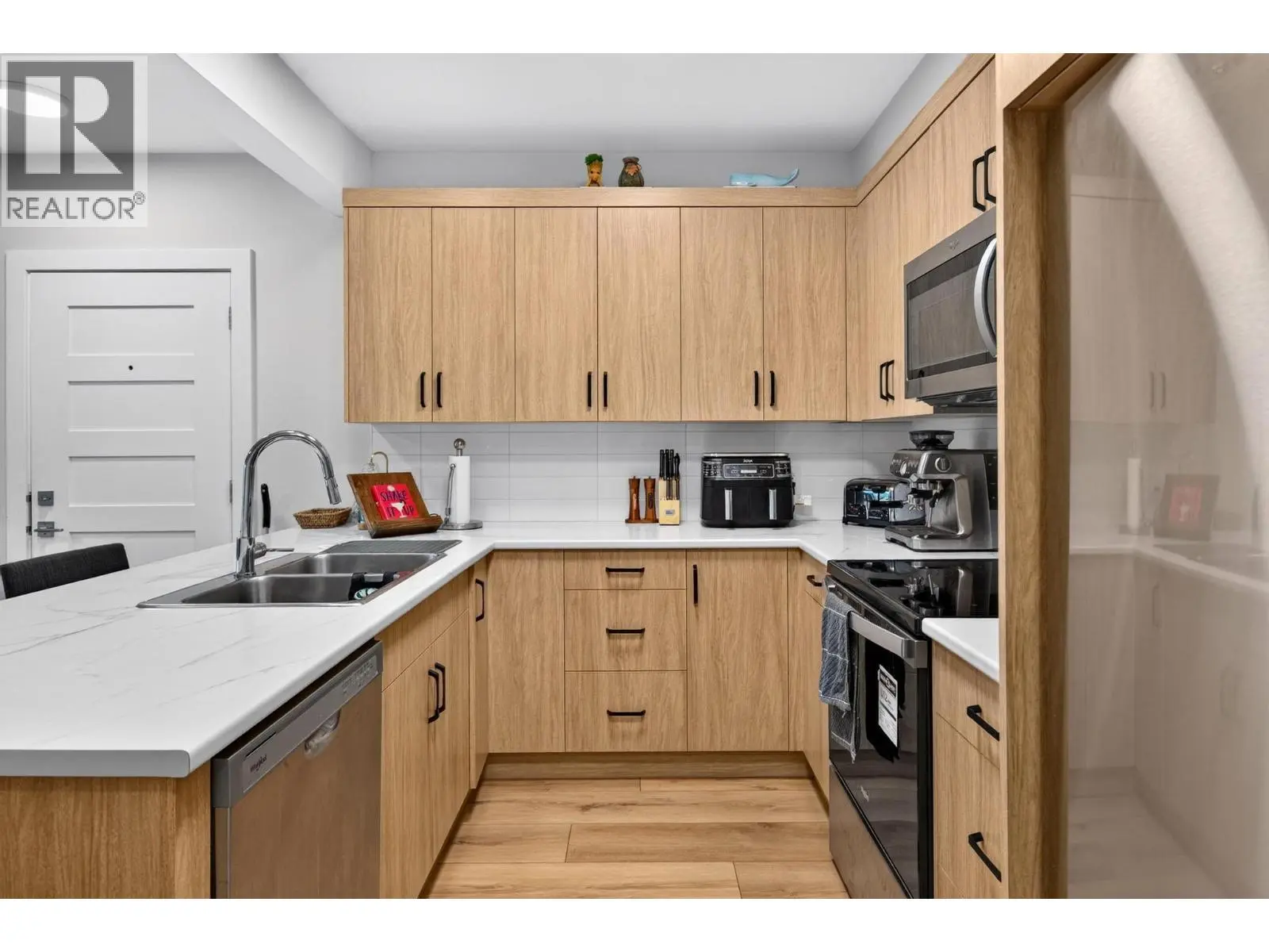 887 Loseth Drive. Kelowna, British Columbia