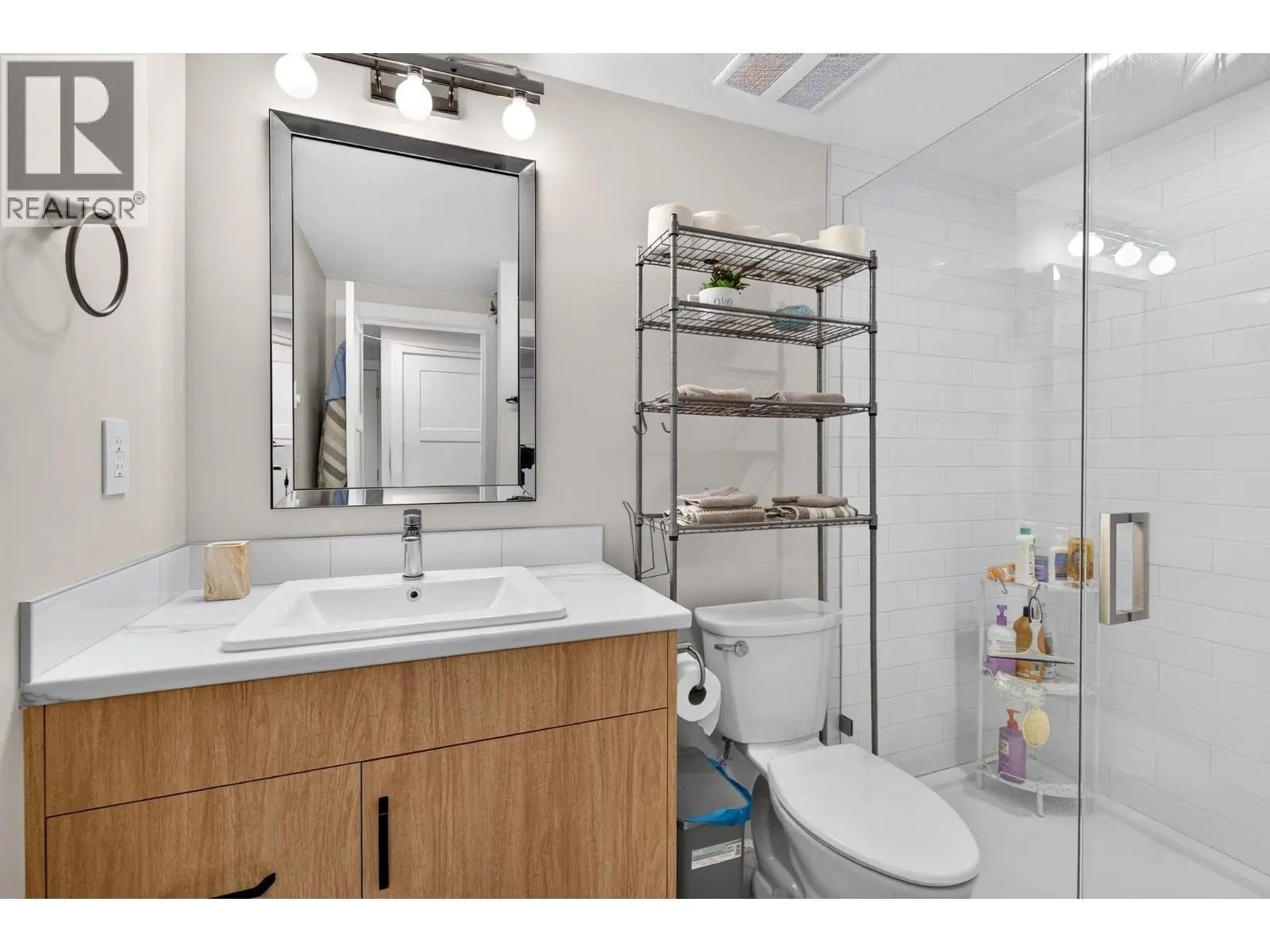 887 Loseth Drive. Kelowna, British Columbia