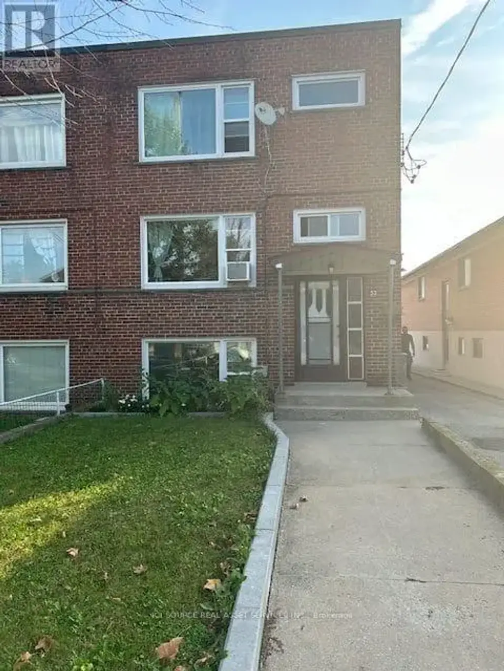 1 - 53 Kirknewton Road, Toronto (Caledonia-Fairbank)