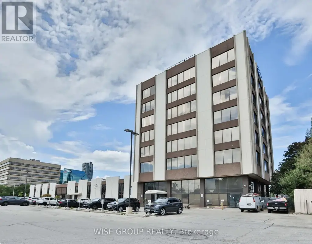 110 - 2450 Victoria Park Avenue, Toronto (Henry Farm)