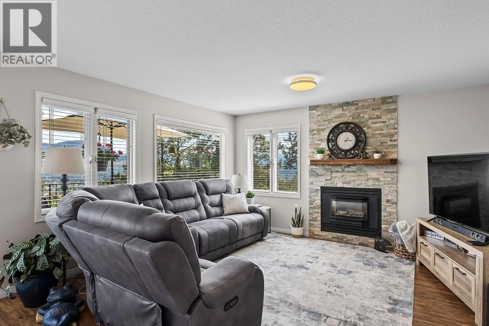 735 Nahanni Place. Kelowna, British Columbia