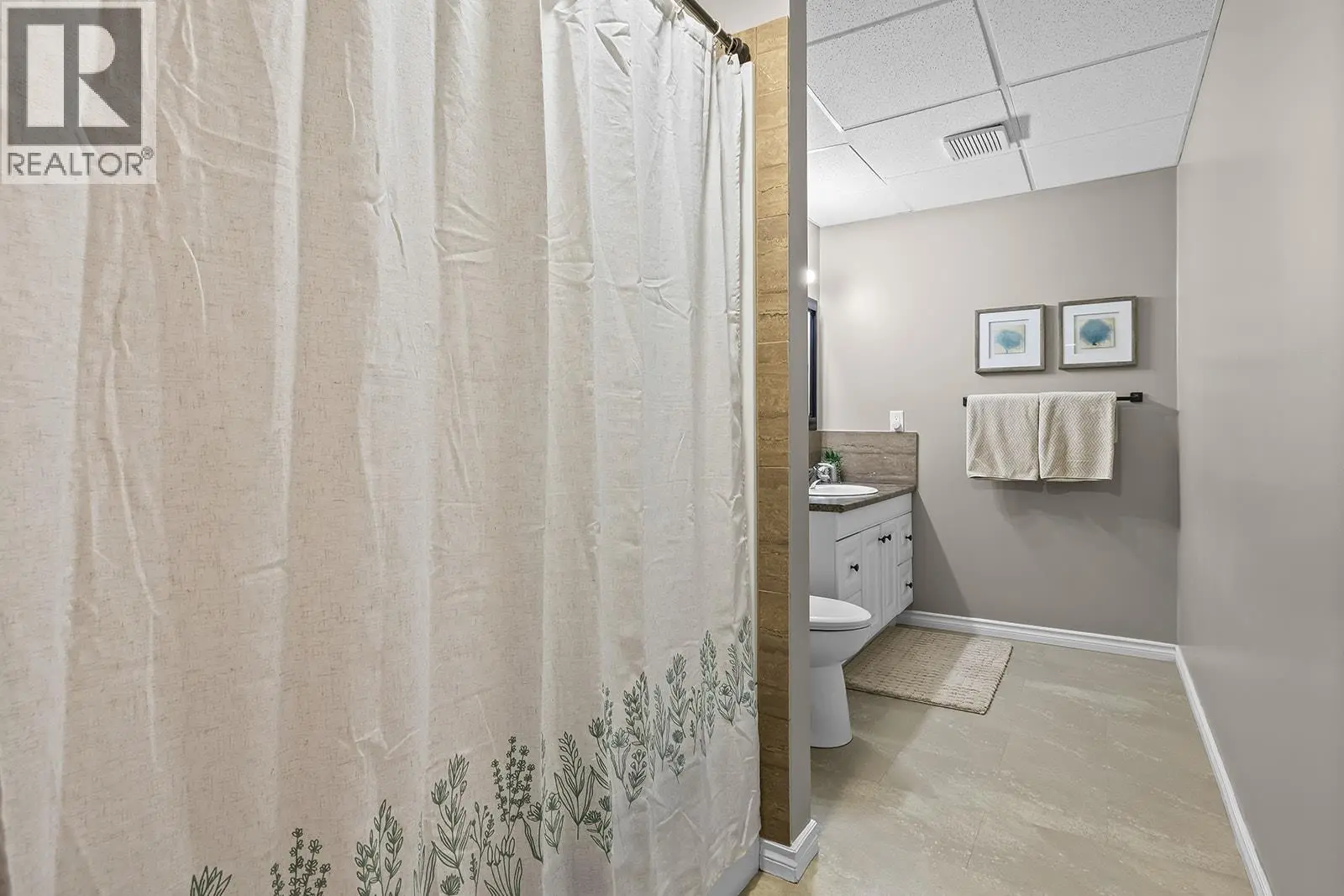 735 Nahanni Place. Kelowna, British Columbia