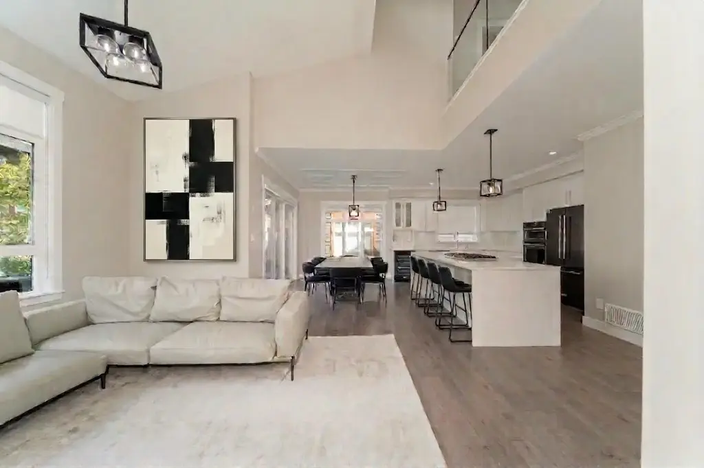 82 17033 Fraser Highway, Surrey