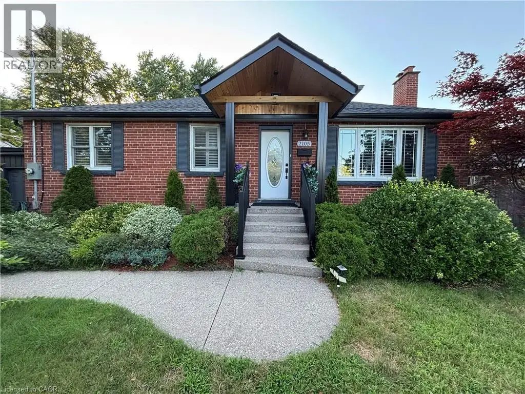 2105 Maplewood Drive, Burlington