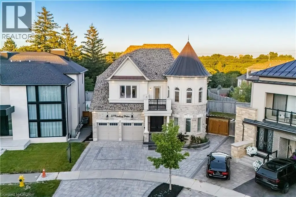 33 Keatley Drive, Maple