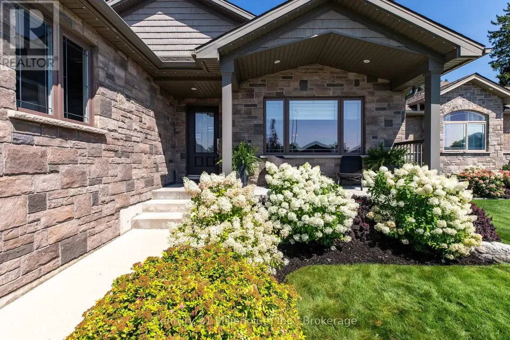 215 Djay Crescent, West Grey