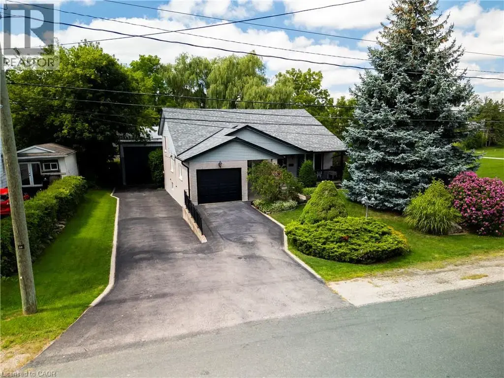 108 Queensway Drive, St. Jacobs