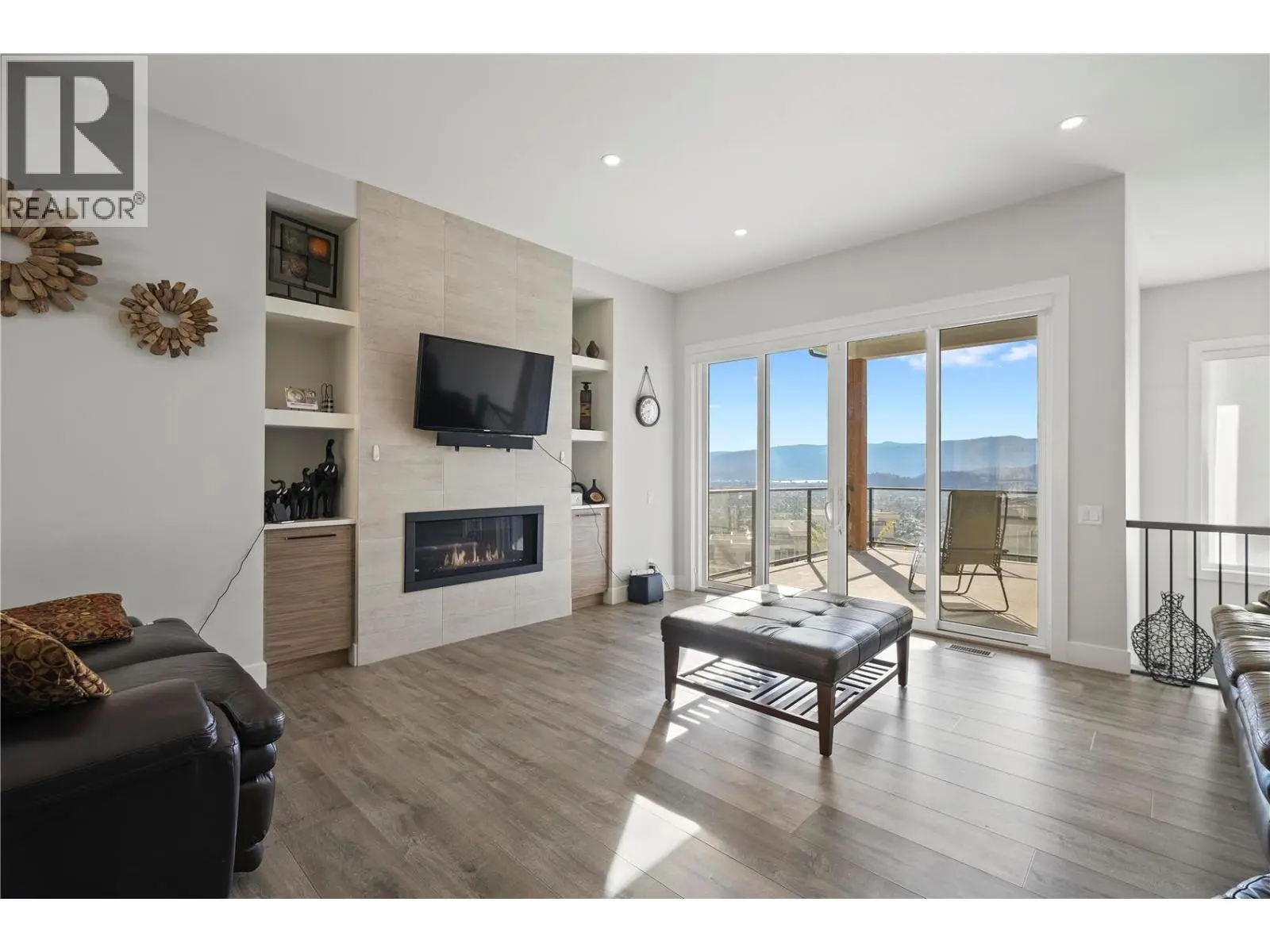 695 Deans Drive. Kelowna, British Columbia