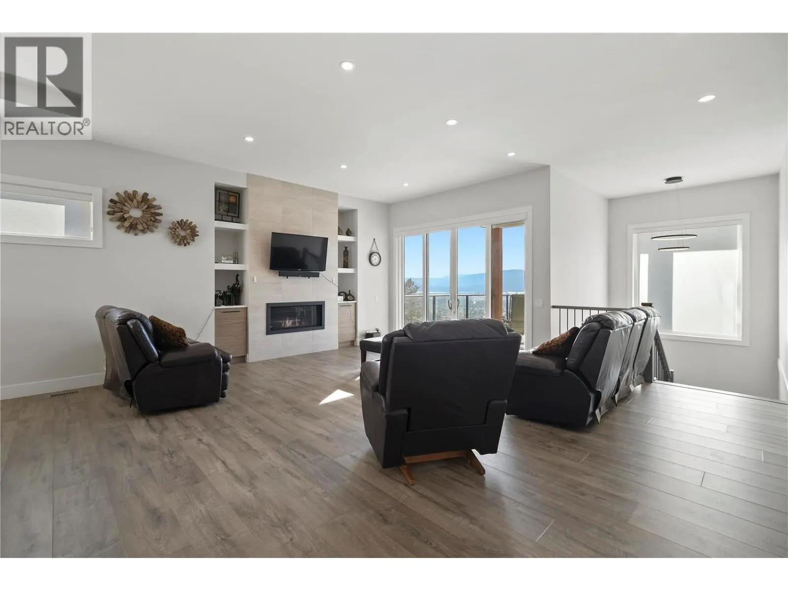 695 Deans Drive. Kelowna, British Columbia