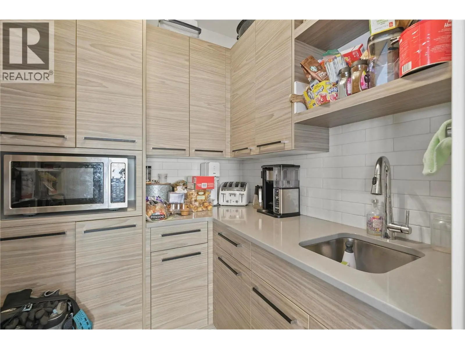 695 Deans Drive. Kelowna, British Columbia