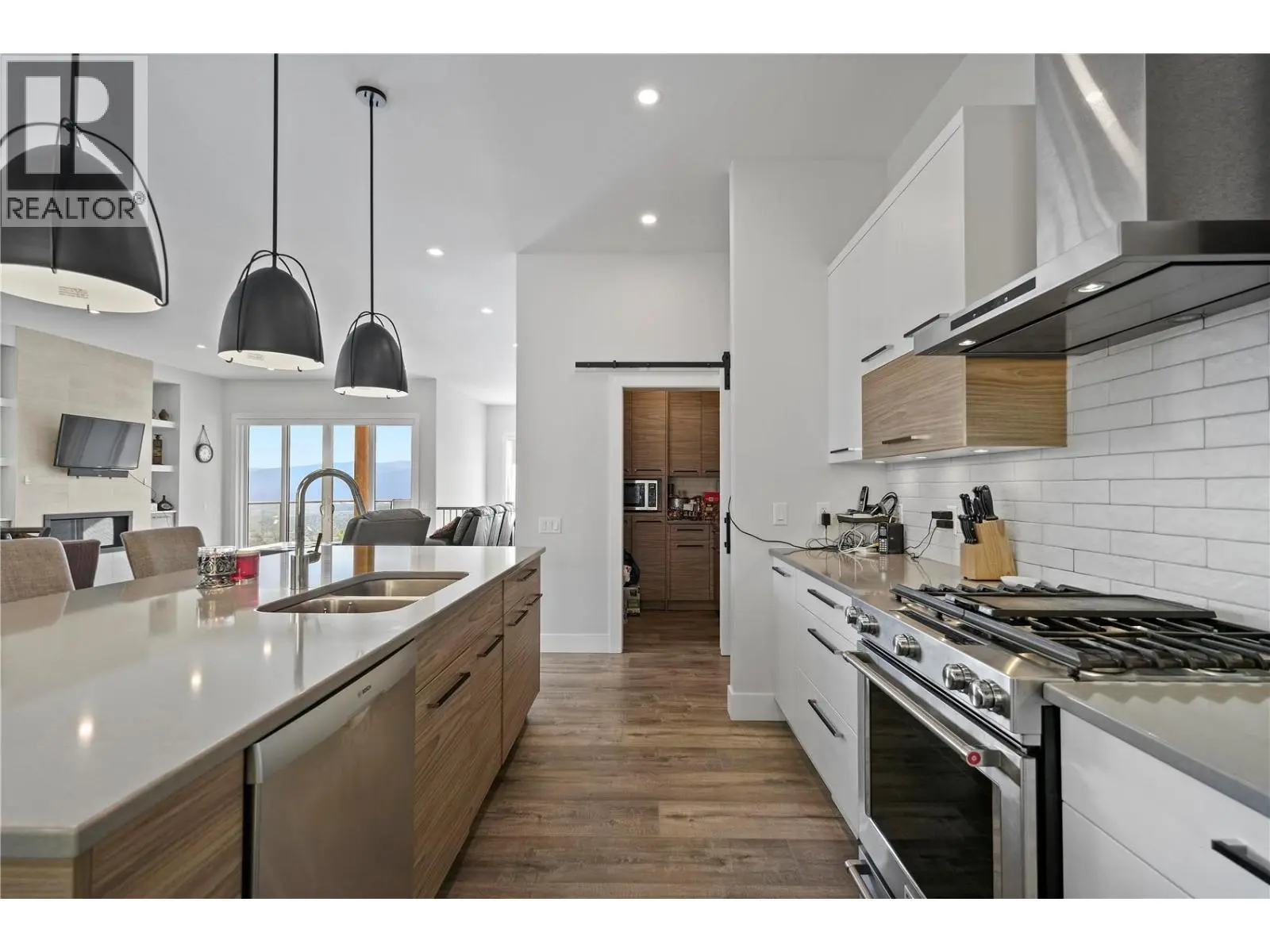 695 Deans Drive. Kelowna, British Columbia