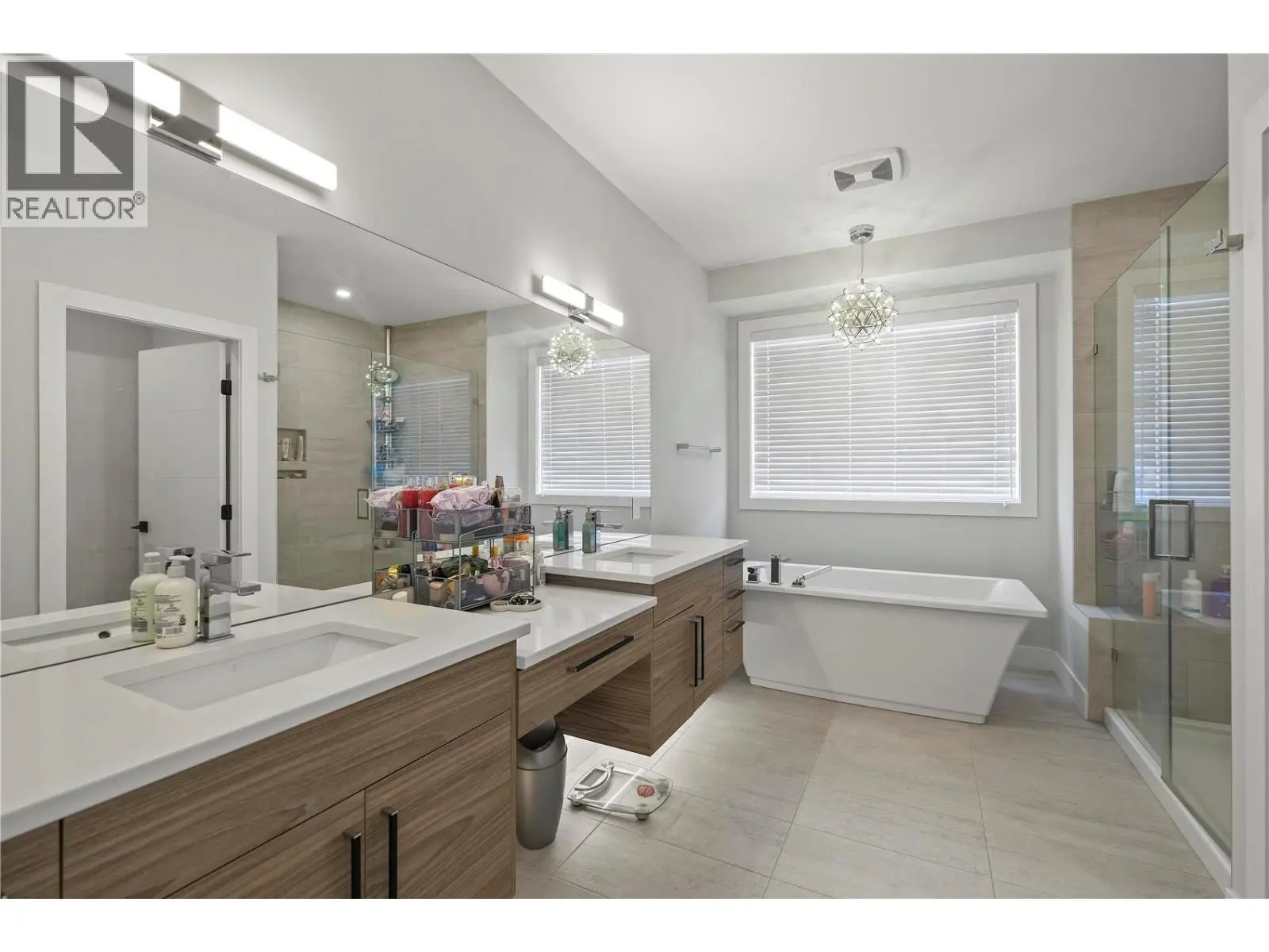 695 Deans Drive. Kelowna, British Columbia