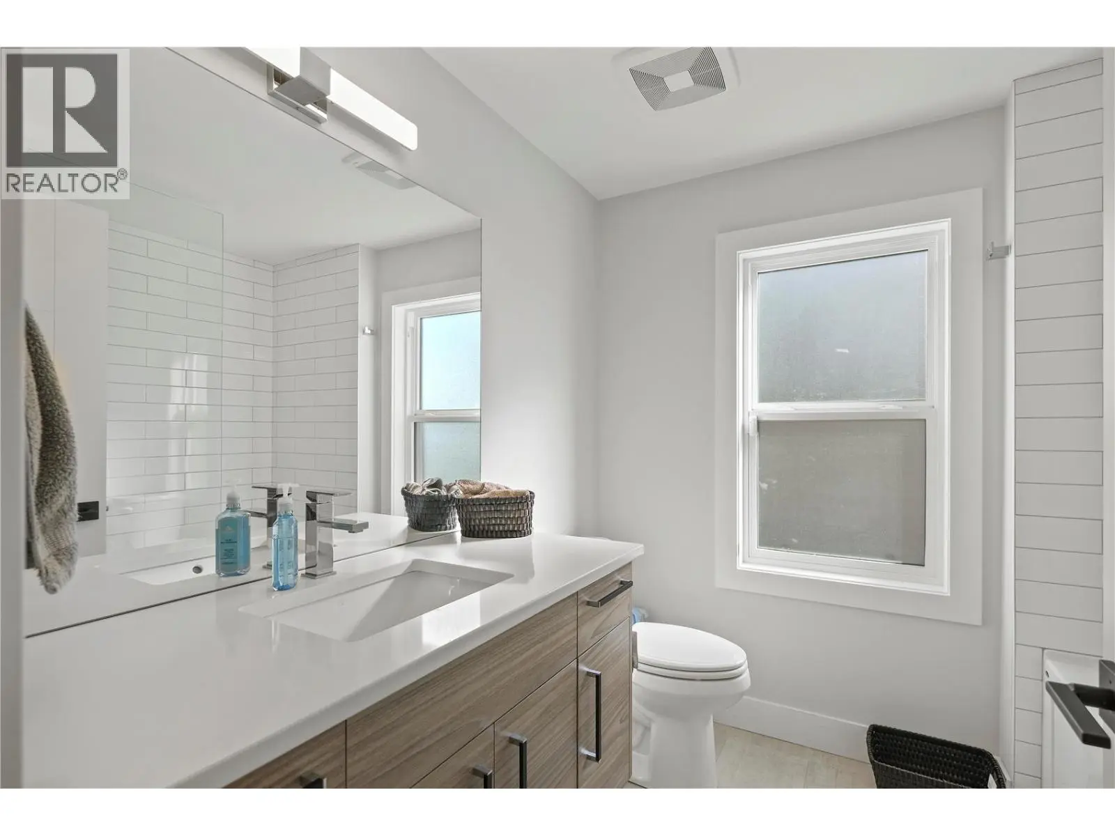 695 Deans Drive. Kelowna, British Columbia