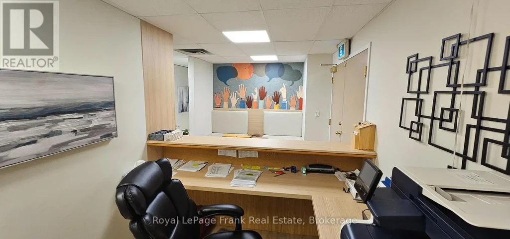 207 - 200 Bond Street W, Oshawa (McLaughlin)