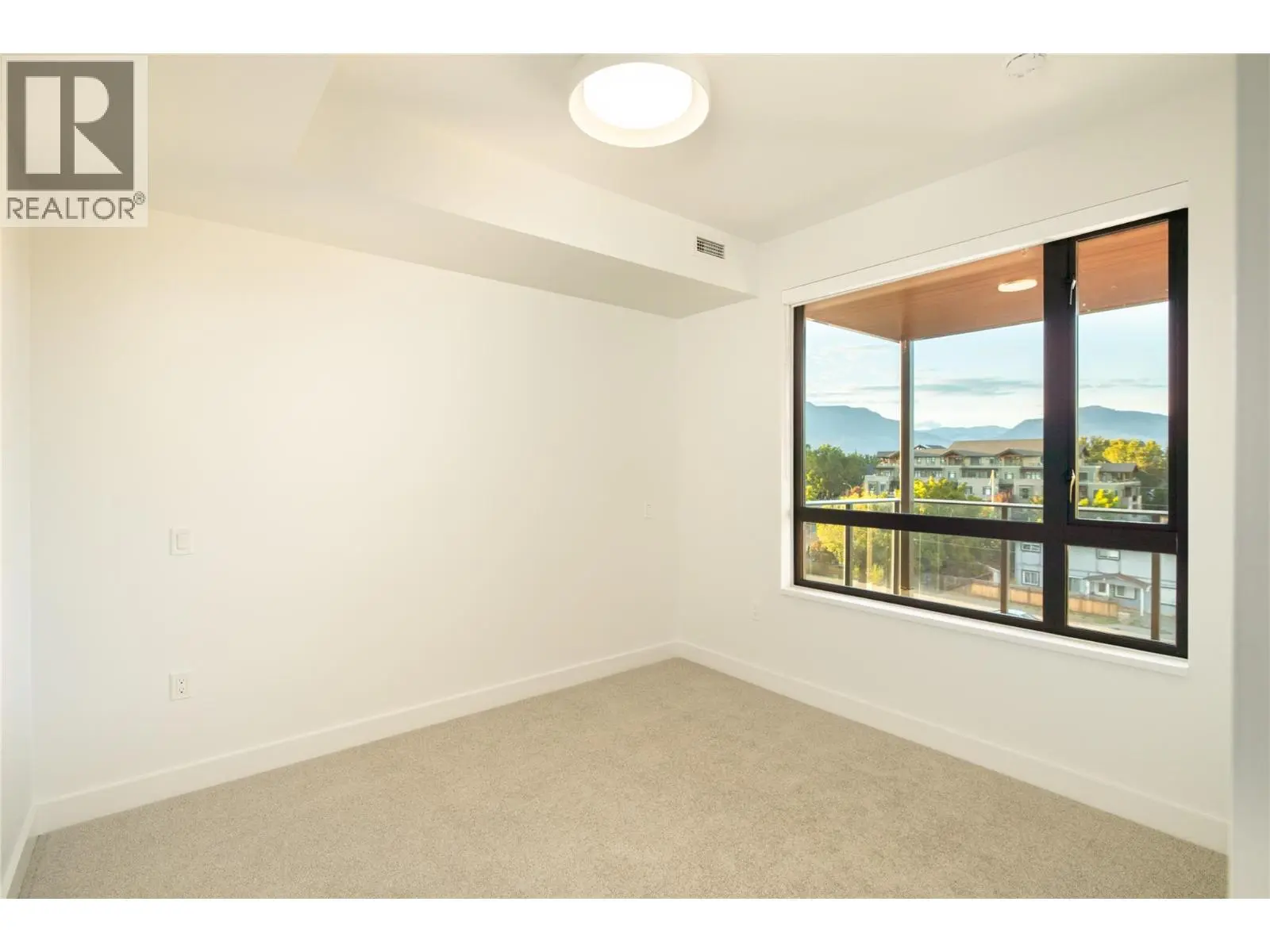 3051 Abbott Street Unit# 401. Kelowna, British Columbia