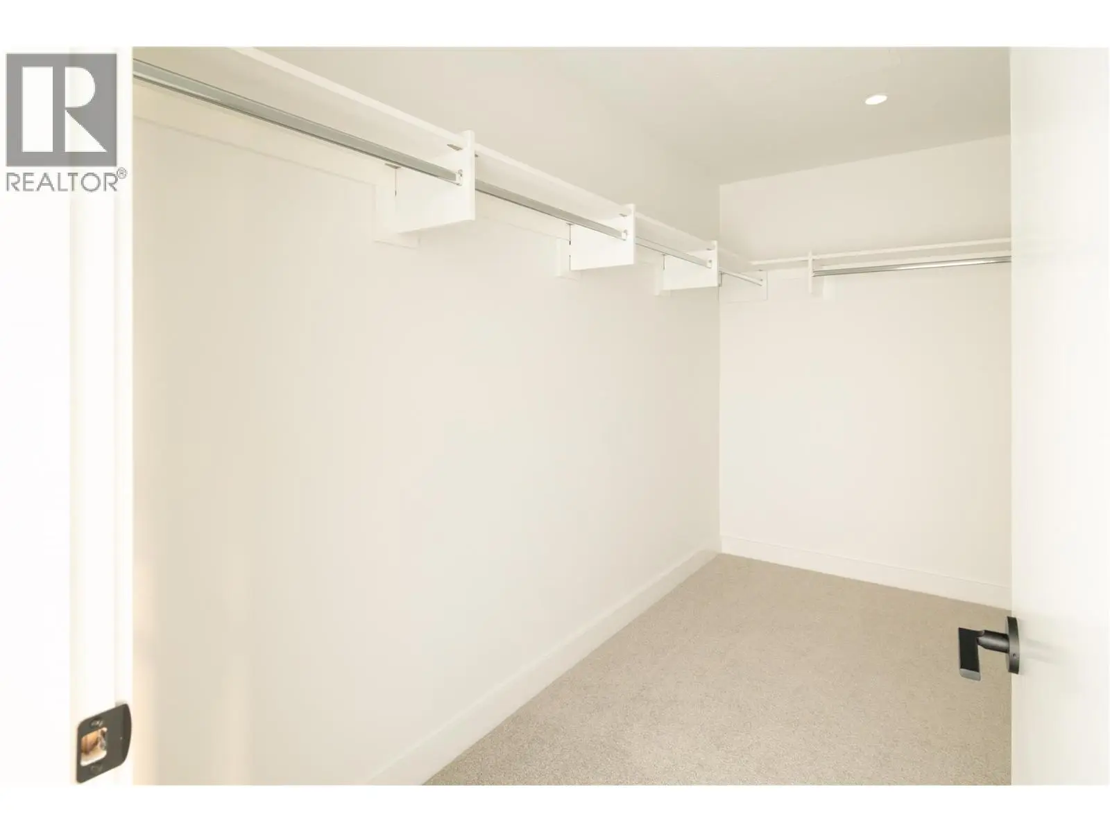 3051 Abbott Street Unit# 401. Kelowna, British Columbia