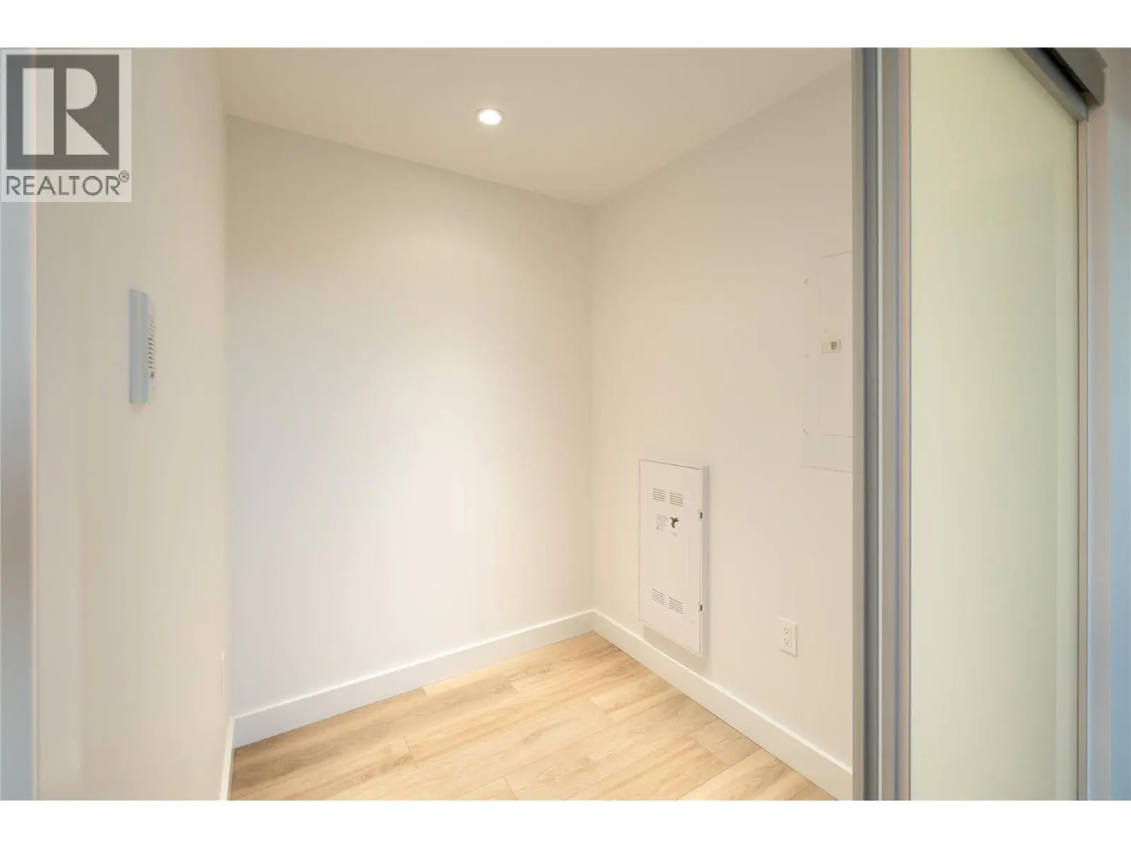 3051 Abbott Street Unit# 401. Kelowna, British Columbia